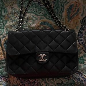 VINTAGE CHANEL CLASSIC FLAP BLACK QUILTED LEATHER SILVER HARDWARE